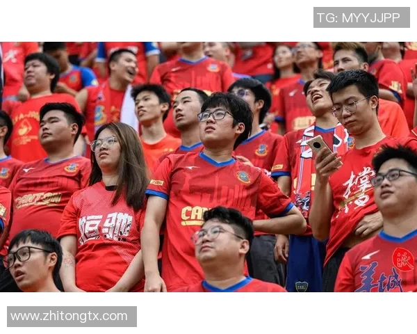 街头采访球迷心目中的足球巨星及其影响力解析 街头采访球迷心目中的足球巨星及其影响力解析