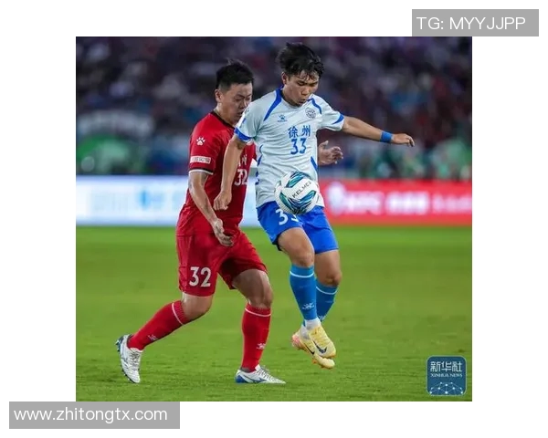 以足球比赛中零分表现球员为焦点分析:他们如何在赛场上默默承受压力与挑战 以足球比赛中零分表现球员为焦点分析:他们如何在赛场上默默承受压力与挑战