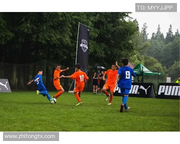 真人版足球游戏抽球星卡体验 全新玩法点燃足球激情与梦想 真人版足球游戏抽球星卡体验 全新玩法点燃足球激情与梦想